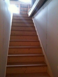 escalier-droit-cremaillere-hetre-contre-marche-chichilianne