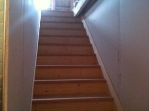 escalier-droit-marche-hetre-massif-contre-marche-sapin-chichilianne