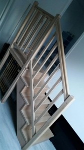 escalier-main-courante-palier-balustre-hêtre-vizile